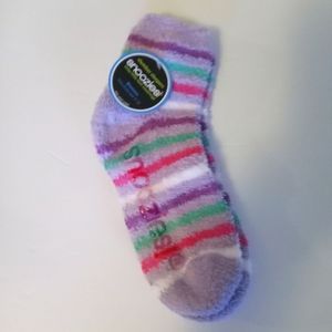 Snoozies Socks NWT One Pair WOMEN'S SIZE 5-10 Non-skid Soles